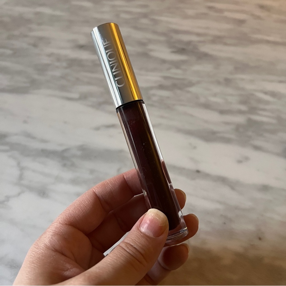 CLINIQUE Deep Burgundy Liquid Lipstick